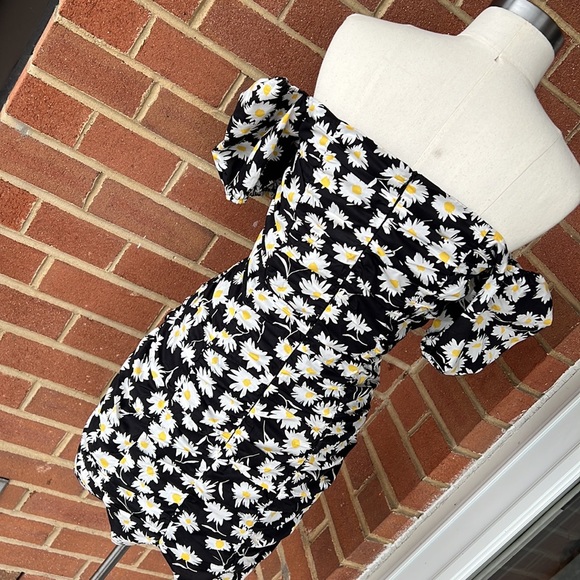 Superdown black off the shoulder daisy ruched mini dress - Picture 7 of 8